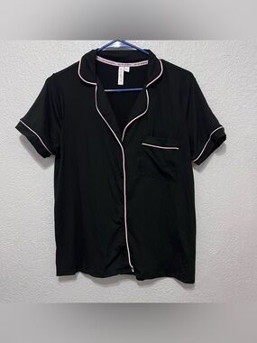 Joyspun women's jersey knit button-down pajama top in black with pink S